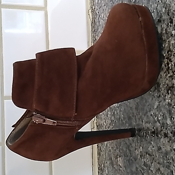 Rck Bella Brown Studded Bow Detail Heels. Size 7  So Cute!! - Picture 8 of 12